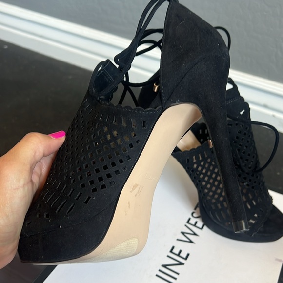 ALDO size 7- Black small platform heel - New - Picture 5 of 5